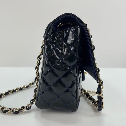 CHANEL Matelassé 25 Umhängetasche schwarz WS30073