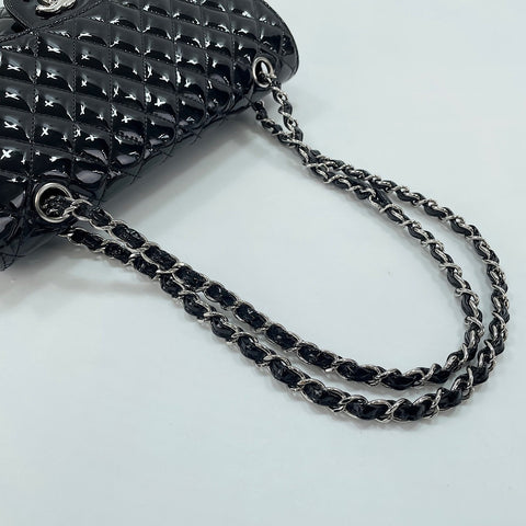 CHANEL Matelassé 25 Umhängetasche schwarz WS30074
