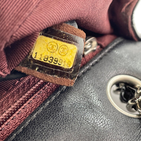 CHANEL Matelassé 25 Umhängetasche schwarz WS30074