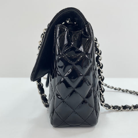 CHANEL Matelassé 25 Umhängetasche schwarz WS30074