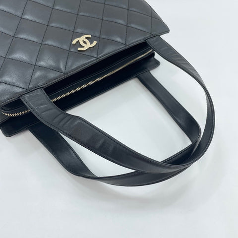 CHANEL Matelassé Handbag black WS30112
