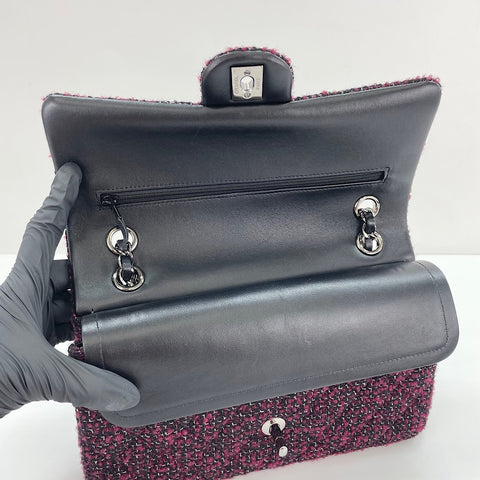 CHANEL Matelassé 25 Shoulder Bag wine-red WS30162