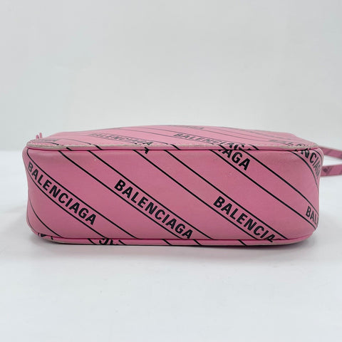 BALENCIAGA Everyday Shoulder Bag pink WS30166