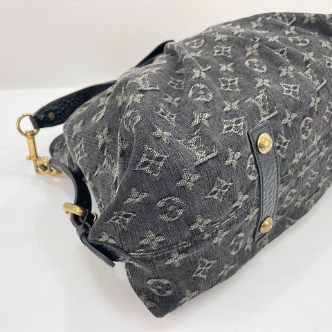 LOUIS VUITTON NeoKavi GM Handbag black WS30170