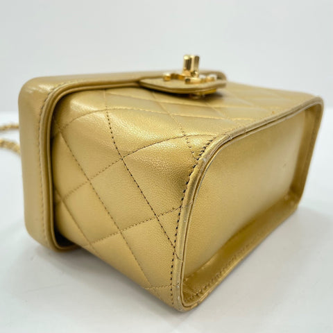 CHANEL Lambskin Matrasse Shoulder Bag gold WS30230