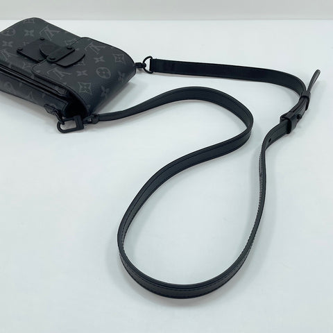 LOUIS VUITTON S-Lock Vertical Wearable Wallet Shoulder Bag black WS30357