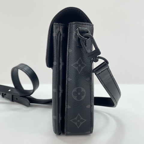 LOUIS VUITTON S-Lock Vertical Wearable Wallet Shoulder Bag black WS30357
