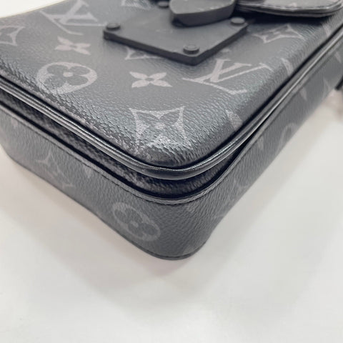 LOUIS VUITTON S-Lock Vertical Wearable Wallet Shoulder Bag black WS30357