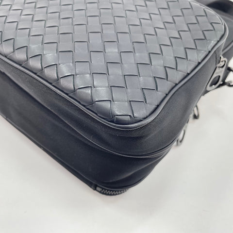 BOTTEGAVENETA INTRECCIATO Shoulder Bag black WS30388