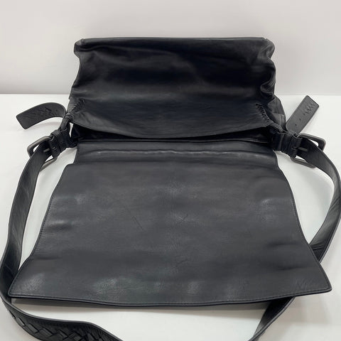 BOTTEGAVENETA Croco embossed Messenger bag black WS30390