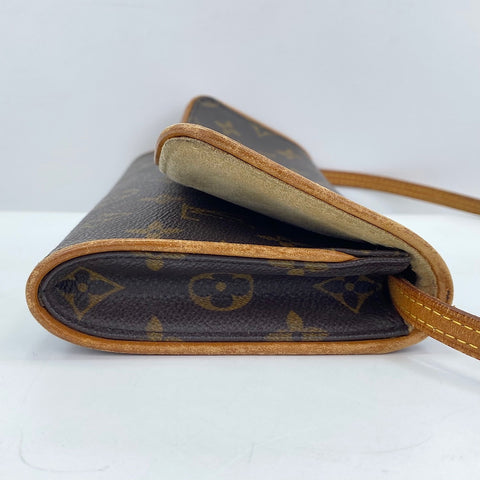 LOUIS VUITTON Pochette Twin GM Shoulder Bag Brown WS30581