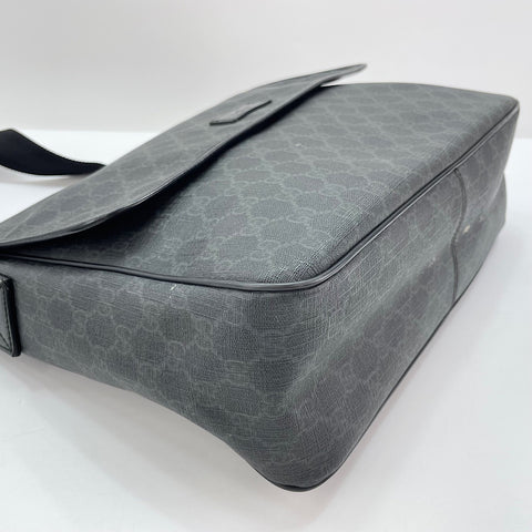 GUCCI Messenger bag black WS30640