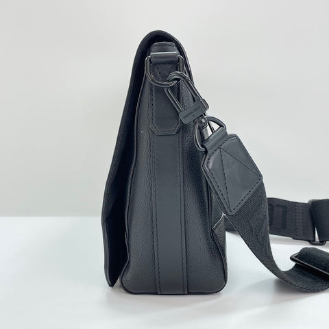 LOUIS VUITTON Takeoff Messenger Shoulder Bag black WS30751