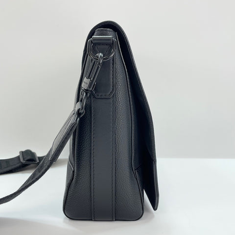 LOUIS VUITTON Takeoff Messenger Shoulder Bag black WS30751