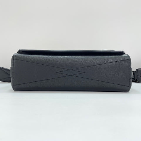 LOUIS VUITTON Takeoff Messenger Shoulder Bag black WS30751