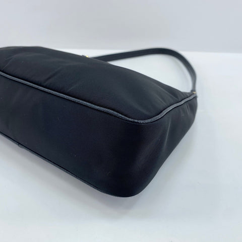 PRADA Re-edition Handbag black WS30842