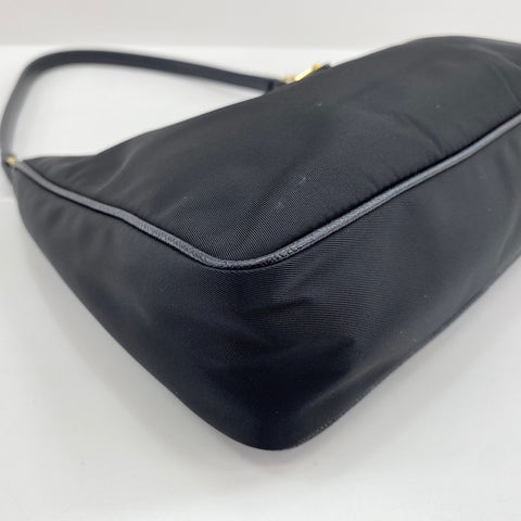 PRADA Re-edition Handbag black WS30842