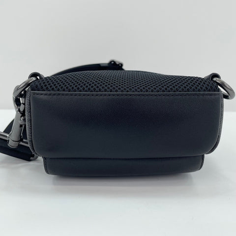 COACH Small Turnlock Sling Pack Signature Canvas Signature body bag black WS30928
