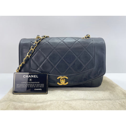 CHANEL Shoulder Bag black WS31631