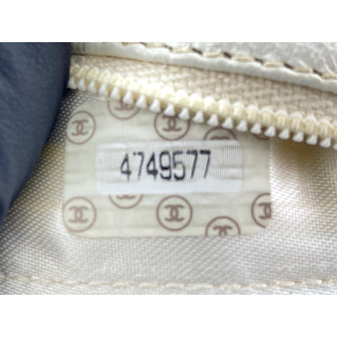 CHANEL 鱼子酱皮肤 Matrasse 单肩包 白色 WS31689