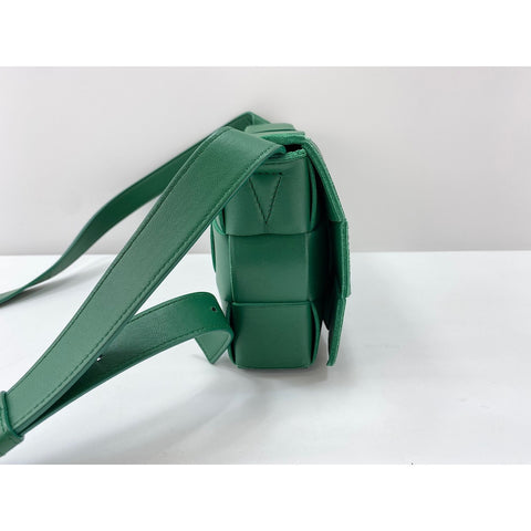 BOTTEGAVENETA Leather Cassette Shoulder Bag green WS31715