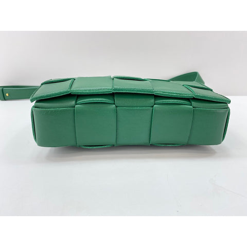 BOTTEGAVENETA Leather Cassette Shoulder Bag green WS31715