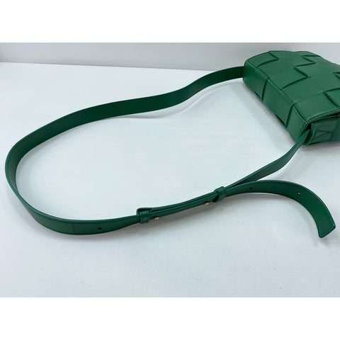 BOTTEGAVENETA Leather Cassette Shoulder Bag green WS31715