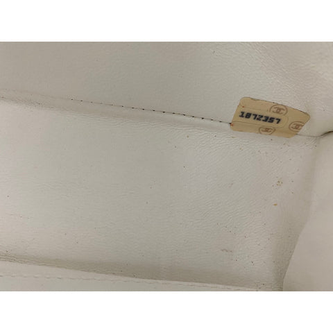 CHANEL Lambskin Matelasse25 Shoulder Bag white WS31717