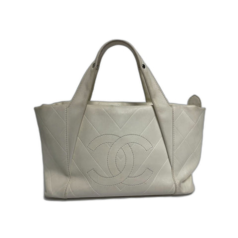 CHANEL Chevron Handbag leather beige WS31734