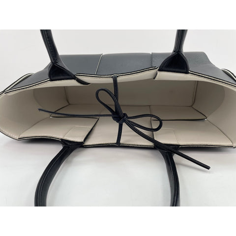 BOTTEGAVENETA Arco Handbag black WS31755
