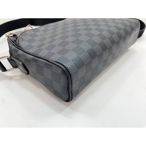 LOUIS VUITTON Dayton PM Sac à bandoulière noir WS31810