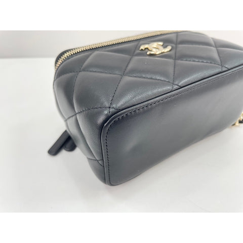 CHANEL Shoulder Bag black WS32018