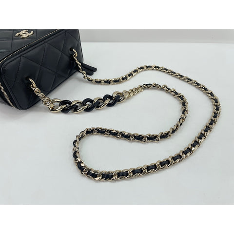 CHANEL Shoulder Bag black WS32018