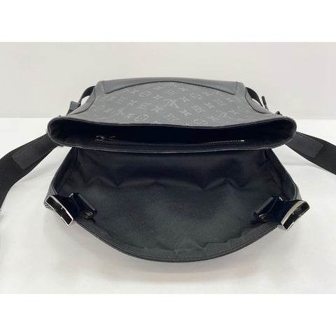 LOUIS VUITTON Messenger Voyage Shoulder Bag black WS32144