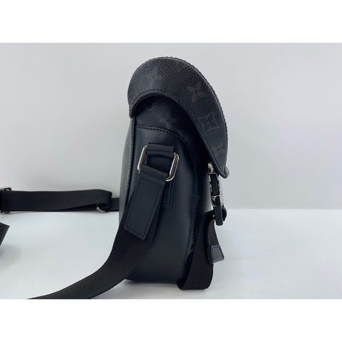 LOUIS VUITTON Messenger Voyage Shoulder Bag black WS32144