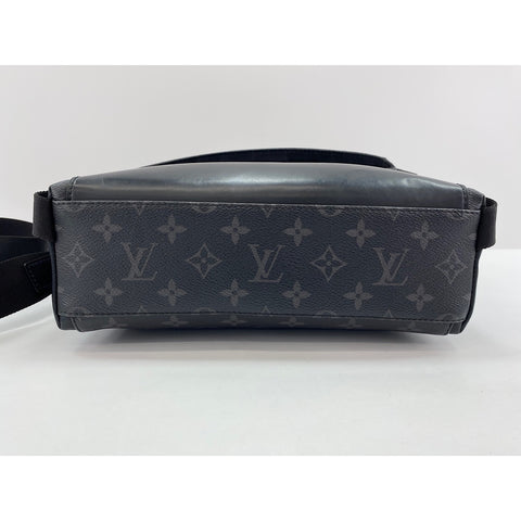 LOUIS VUITTON Messenger Voyage Shoulder Bag black WS32144