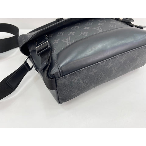 LOUIS VUITTON Messenger Voyage Shoulder Bag black WS32144