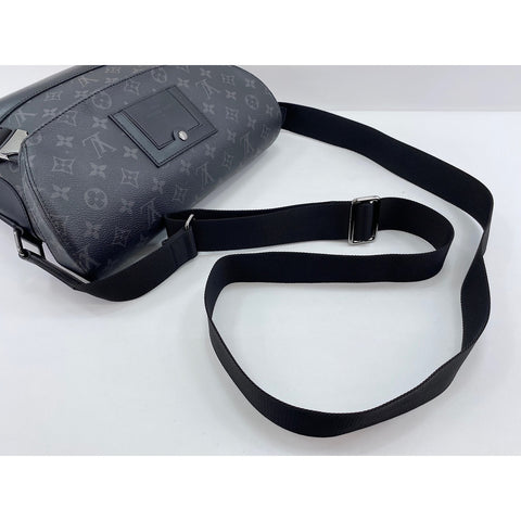 LOUIS VUITTON Messenger Voyage Shoulder Bag black WS32144