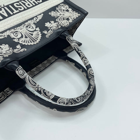 Christian Dior Book Tote, Medium, Embroidered Tote Bag leather black WS32419