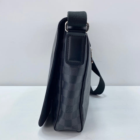 LOUIS VUITTON District MM Shoulder Bag black WS32443