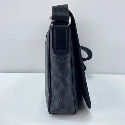 LOUIS VUITTON District MM Shoulder Bag black WS32443