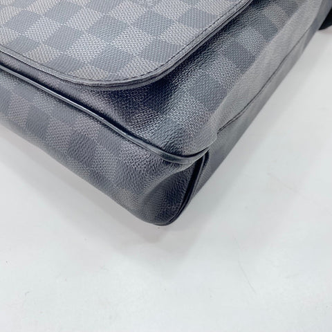 LOUIS VUITTON District MM Shoulder Bag black WS32443