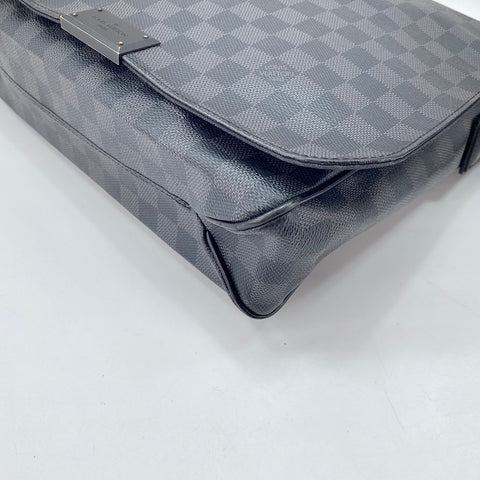 LOUIS VUITTON District MM Shoulder Bag black WS32443