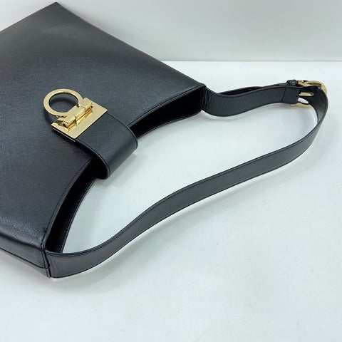 Salvatore Ferragamo Gancini Shoulder Bag leather black WS32468
