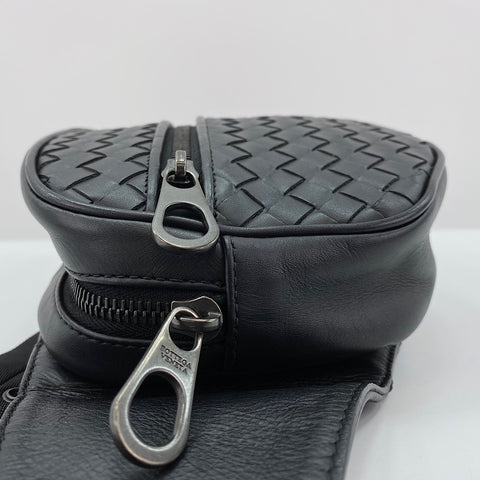 BOTTEGAVENETA Waist bag leather black WS32480