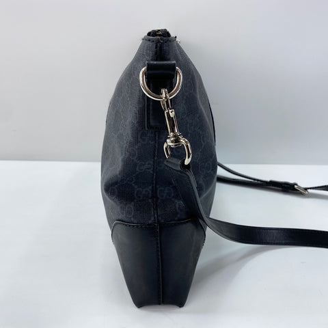 GUCCI Messenger bag black WS32539
