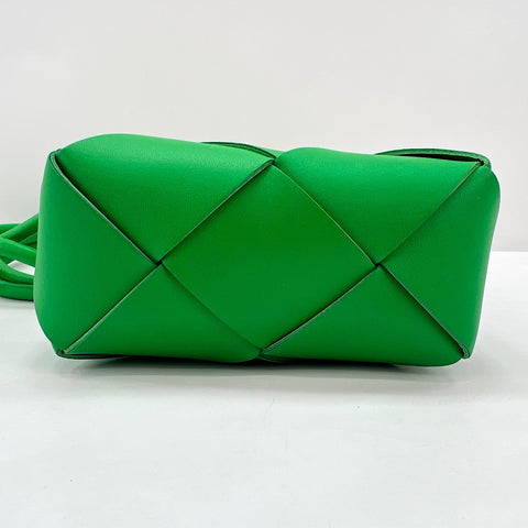 BOTTEGAVENETA MAXI INTRECCIATO Shoulder Bag leather green WS32742