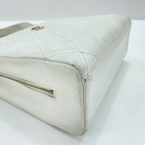 CHANEL Matrasse Handbag lambskin white WS32756