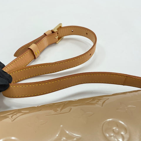 LOUIS VUITTON Thompson Street Shoulder Bag beige WS32828