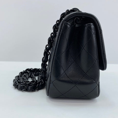 CHANEL Mini matrasse Shoulder Bag lambskin black WS32875
